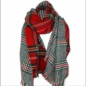 New Steve Madden reversible double plaid red fringe blanket scarf. 🧣74” x 23”